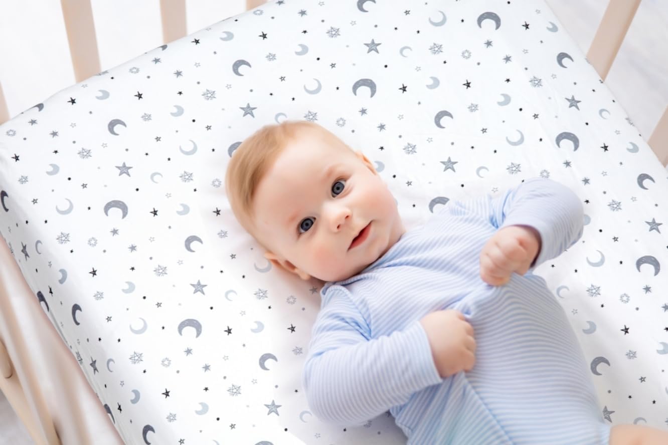 Juego de 4 sábanas bajeras unisex de estrellas y luna para bebés, niños o niñas (sábanas para cuna)