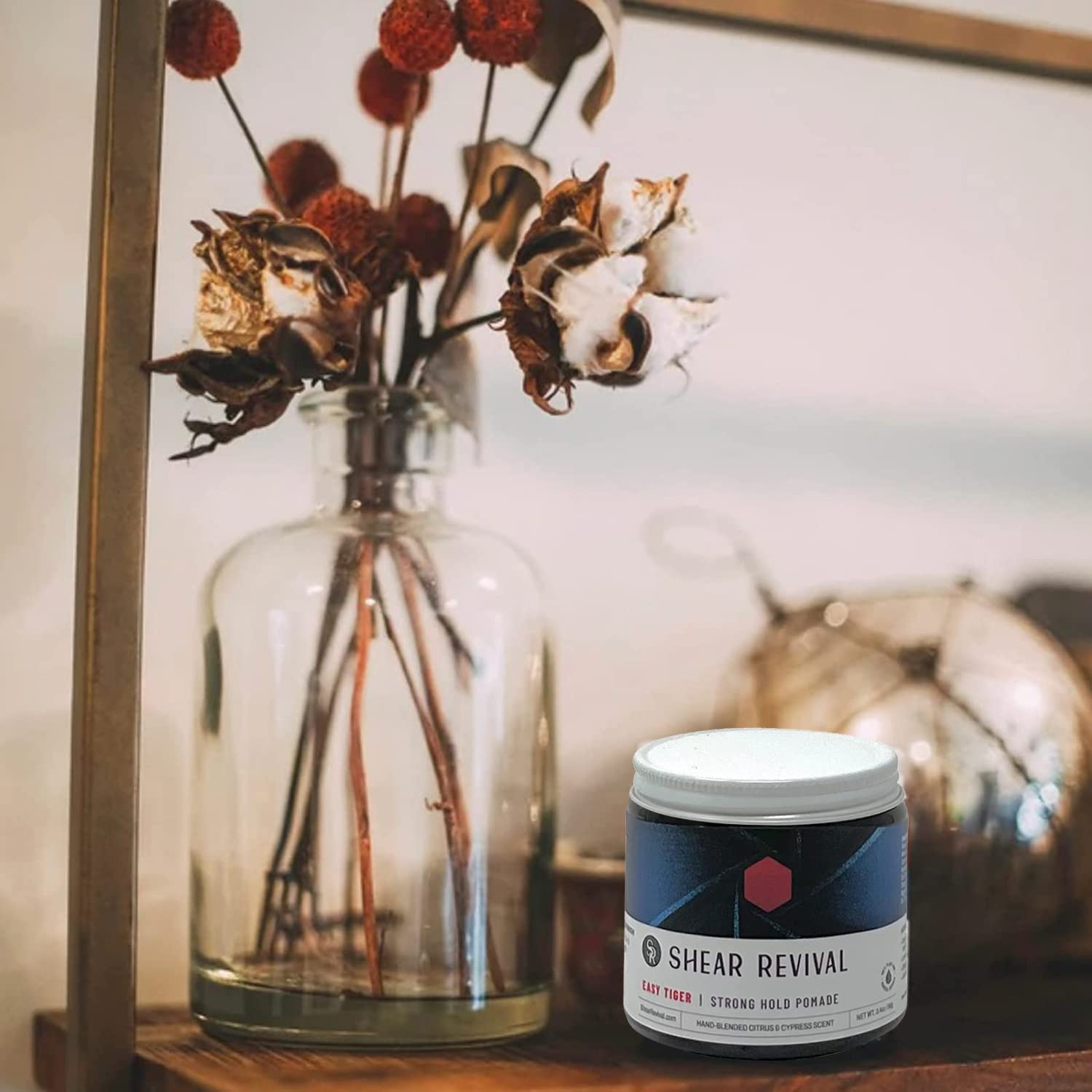 Shear Revival Easy Tiger Pomade  Crema de peinado y aseo para hombres  Fuerte fijación semi-mate  Aroma cítrico acondiciona y revitaliza con manteca