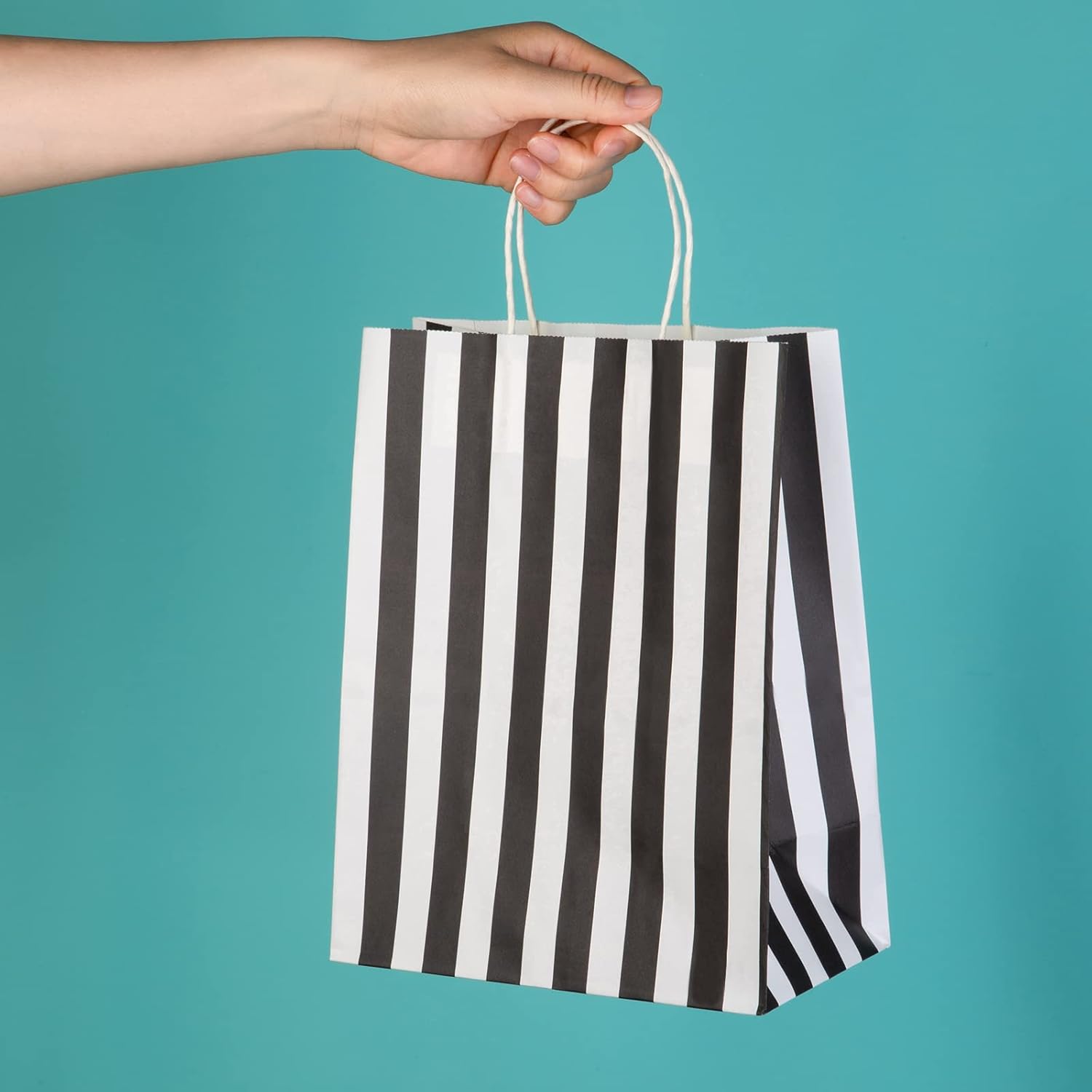 RNORRI Bolsas de regalo, 50 bolsas de papel de 8 x 4.75 x 10 pulgadas, bolsas de papel kraft medianas para fiesta, bolsas de papel kraft negras a