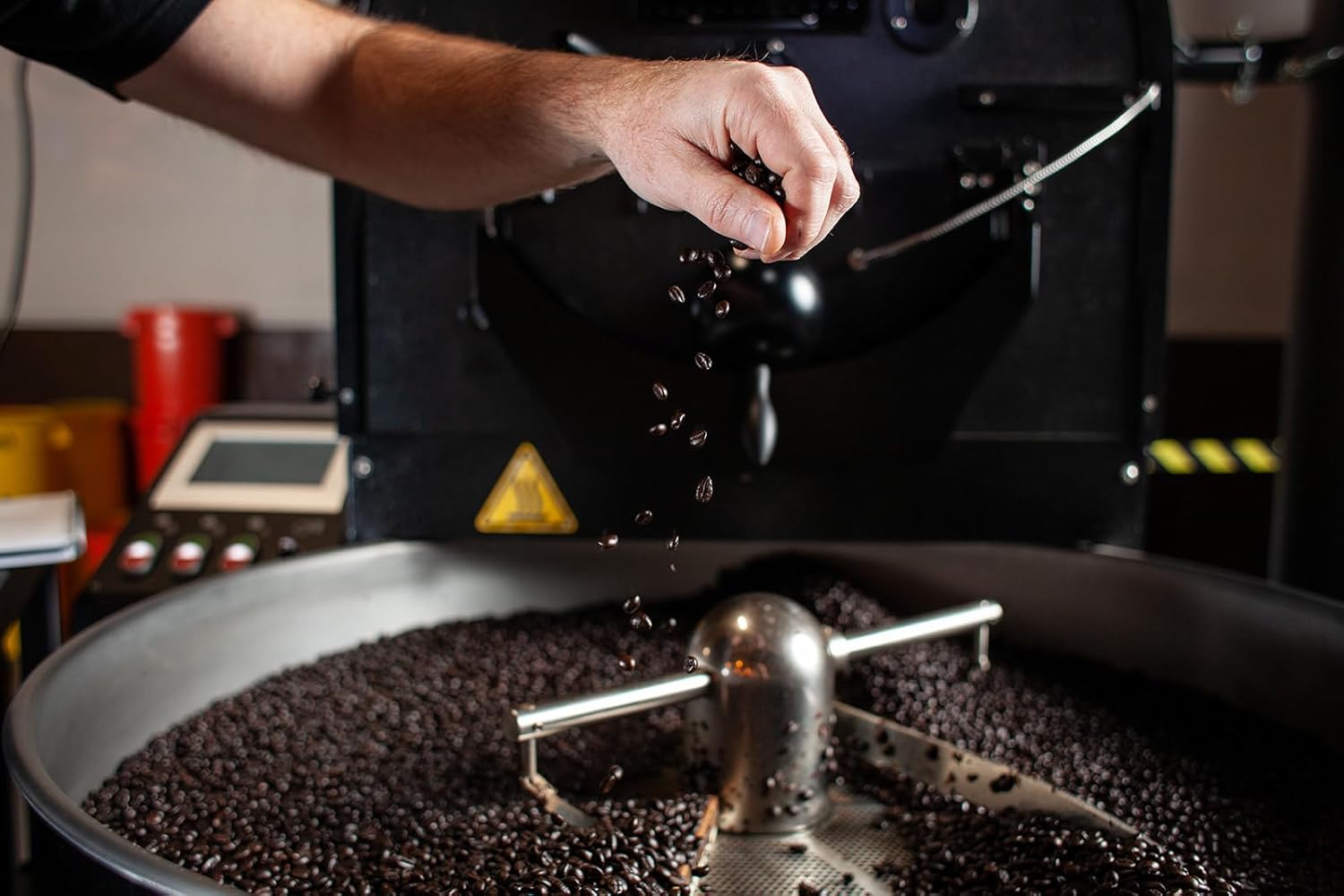 tubbs coffee roasters – Café de grano entero Cannonball tostado oscuro – 12 onzas – 100% lavado, 80% arábica  20% café espresso Robusta – Granos de
