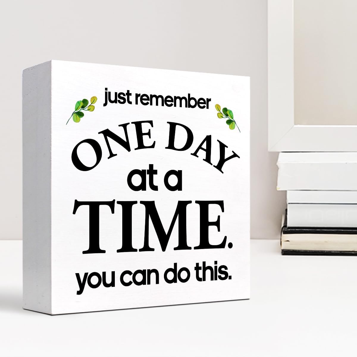 Letrero de madera con texto en inglés “Just Remember One Day at a Time You can Do This Wood”, recordatorio motivacional para decoración de