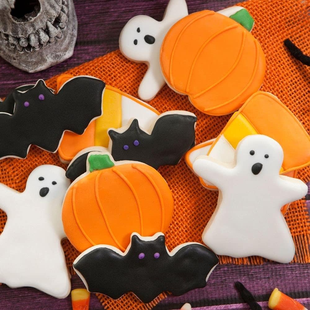 Crethinkaty 5 cortadores de galletas de Halloween, cortadores de galletas de acero inoxidable con agarre cómodo, juego de cortadores de sándwich