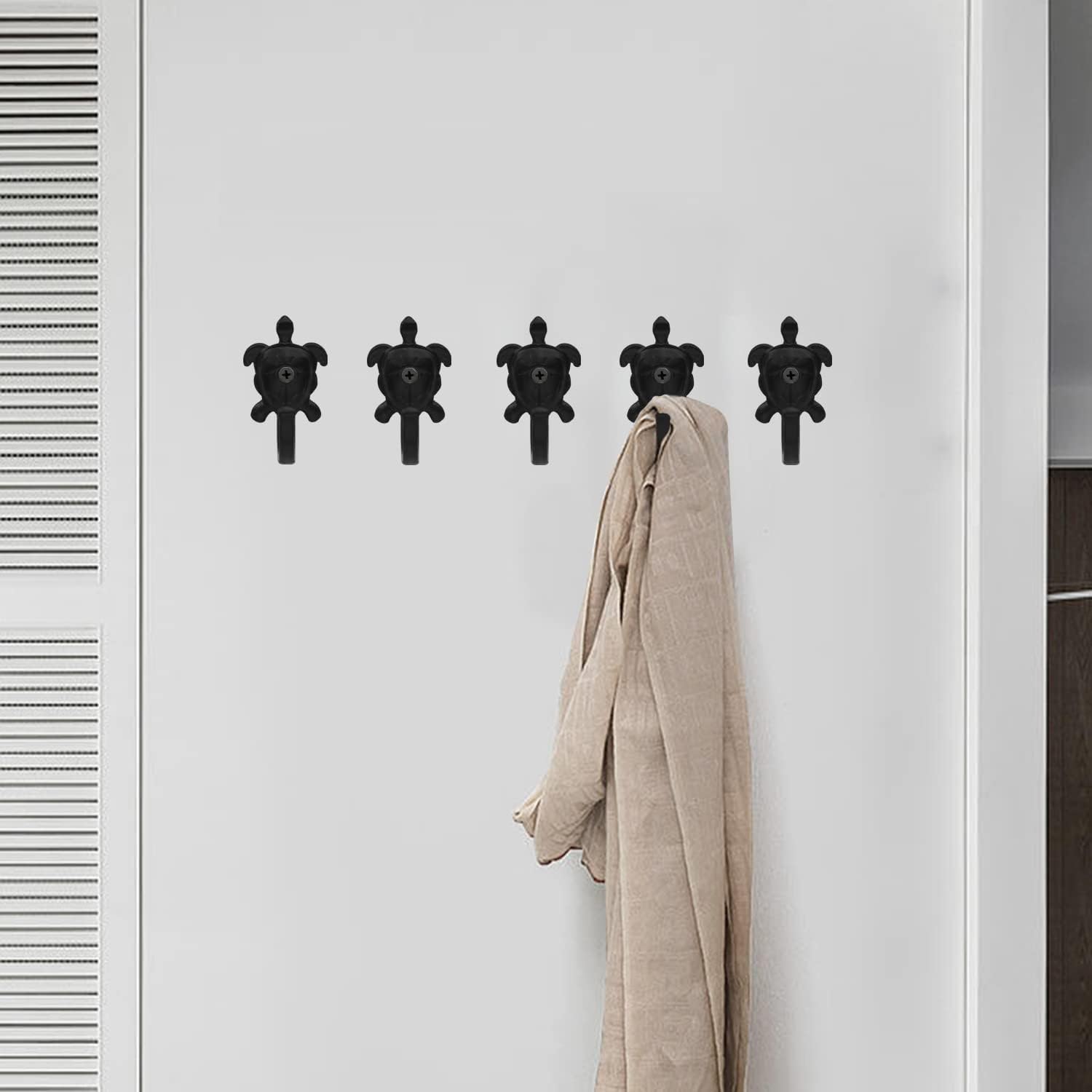 Paquete de 5 ganchos de pared para colgar abrigos, bufandas, bolsos, mochilas, mochilas, decoración del hogar (tortuga negra)