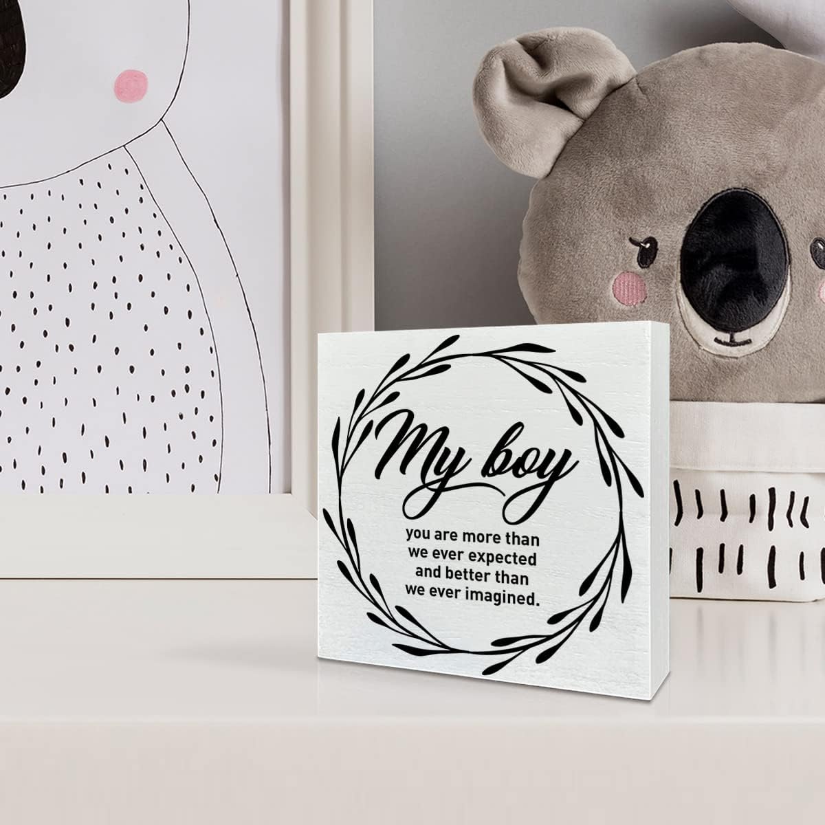 Letrero de madera para habitación de niños, con texto en inglés “Better Than We Ever Imagineded”, inspiradora decoración de escritorio para