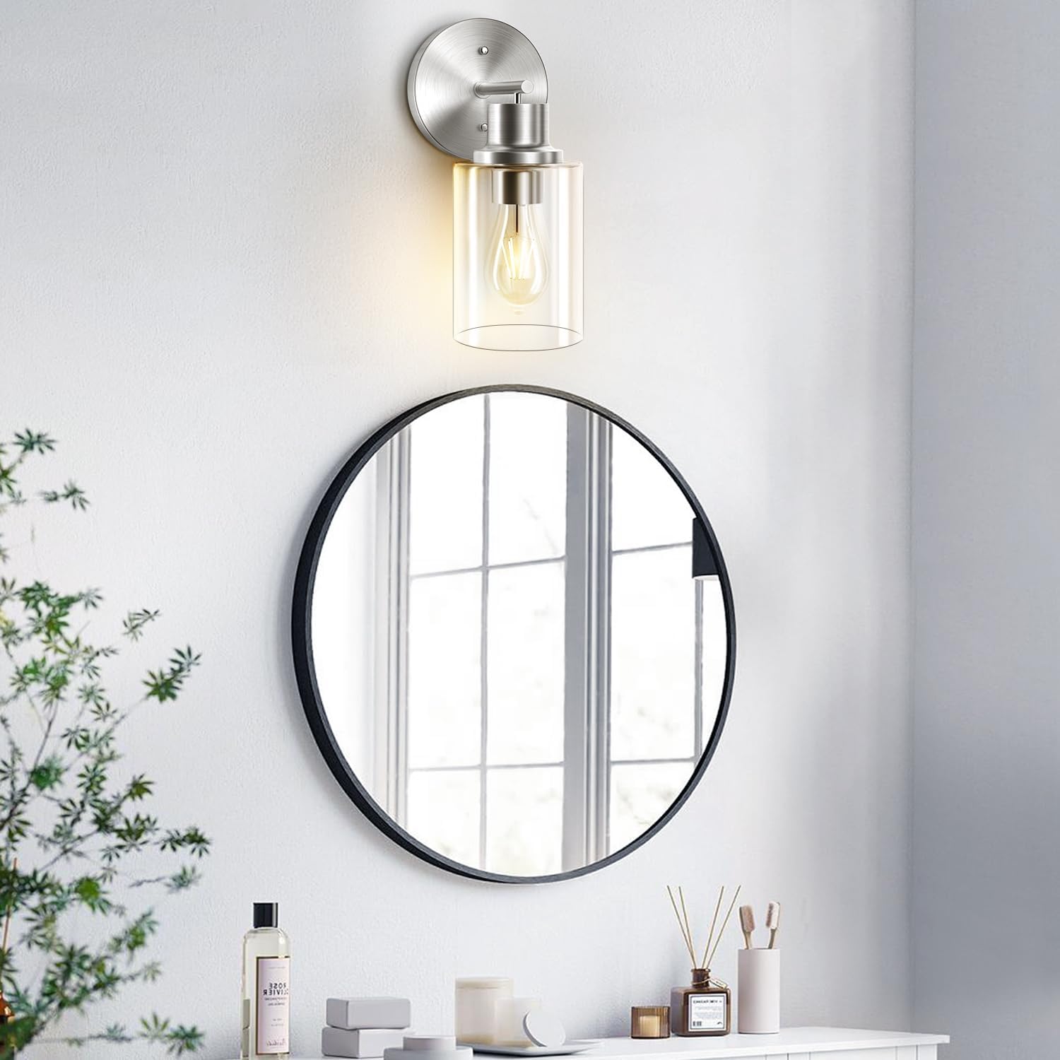 GORDNWE Aplique de pared de baño de 1 luz, luz de tocador de níquel cepillado, moderna lámpara de pared con pantalla de vidrio transparente y base