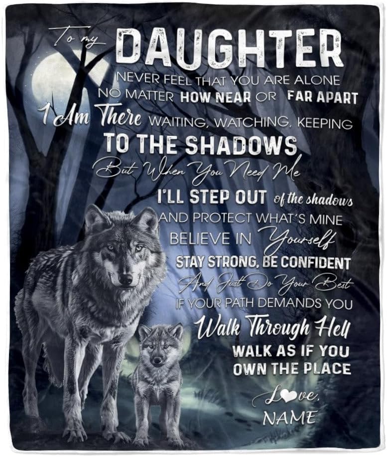 Manta personalizada con texto en inglés To My Daughter from Mom, Never Feel You are Alone, diseño de lobo, luna, noche de bosque oscuro, familia,