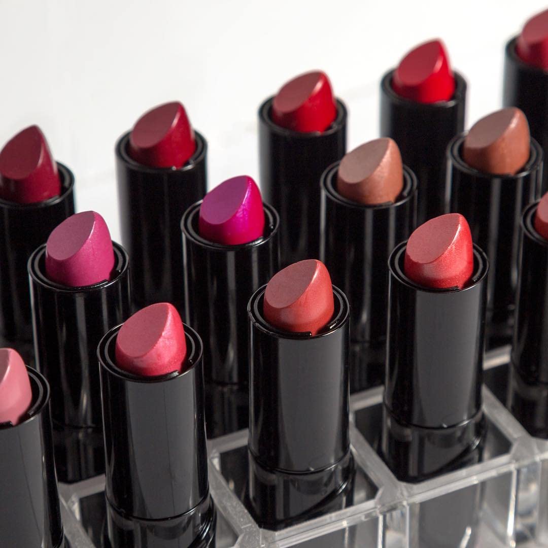 Wet N Wild – Lápiz labial con acabado sedoso, rojo agudo, 0.13 onzas