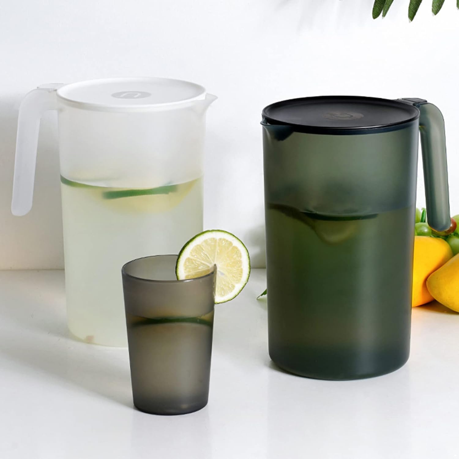 YiZYiF Jarra de plástico de gran capacidad con tapa para bebidas, jarra de agua, jugo, bebida, hervidor de té, bebidas calientes, color negro, 84.5