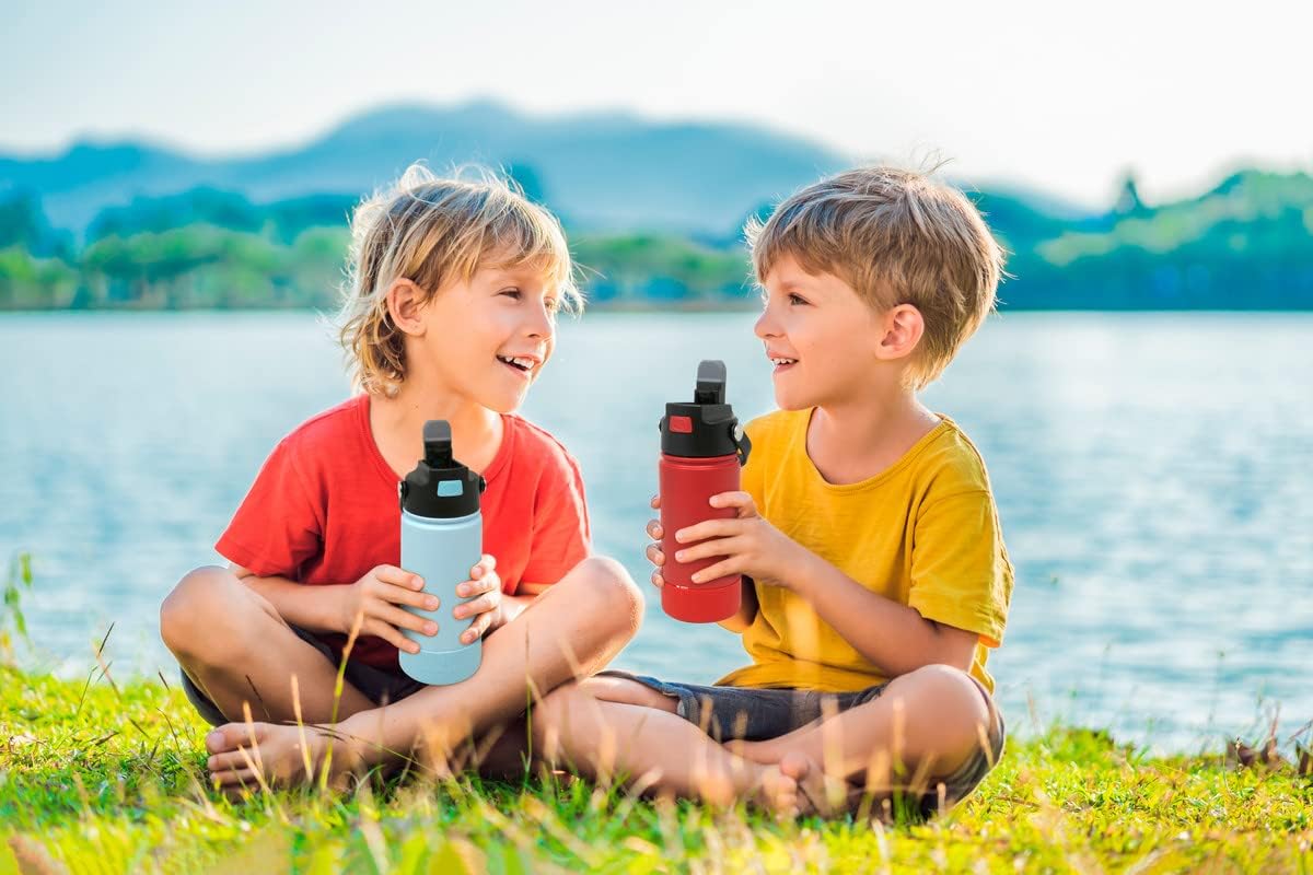 Hydraflow Botella de agua híbrida para niños con tapa abatible con popote y bota, botella de agua aislada al vacío de triple pared (14 onzas, azul