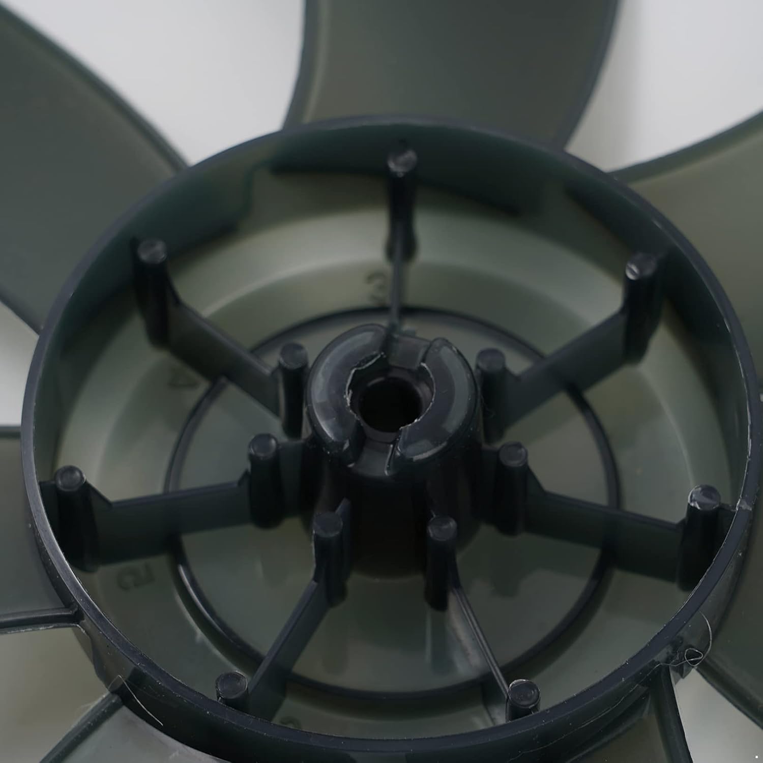 FEESHOW Ventilador universal de plástico de 16 pulgadas, 57 hojas, con cubierta de tuerca, para el hogar, ventilador de pie, ventilador de mesa,