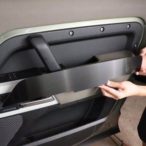 Cubierta de panel de decoración de puerta interior de aleación de aluminio, 4 piezas para Land Rover Defender 110 2020-2022 accesorios de automóvil Cubierta de panel de decoración de puerta interior de aleación de aluminio, 4 piezas para Land Rover Defender 110 2020-2022 accesorios de automóvil