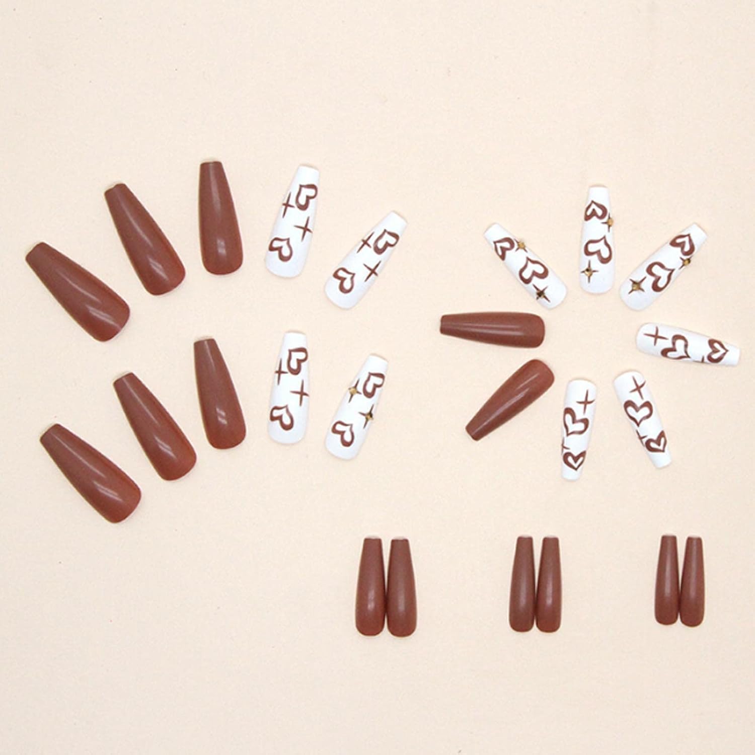 Uñas postizas largas a presión tipo ataúd de cobertura completa, uñas postizas acrílicas para mujeres (uñas de corazón marrón fino)