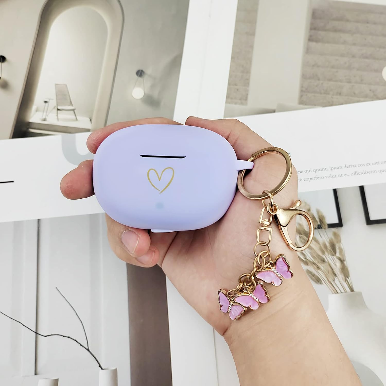 Compatible con Beats Studio Buds 2021, funda de silicona suave con patrón de corazón dorado para Beats Studio Buds con bonito llavero de mariposa