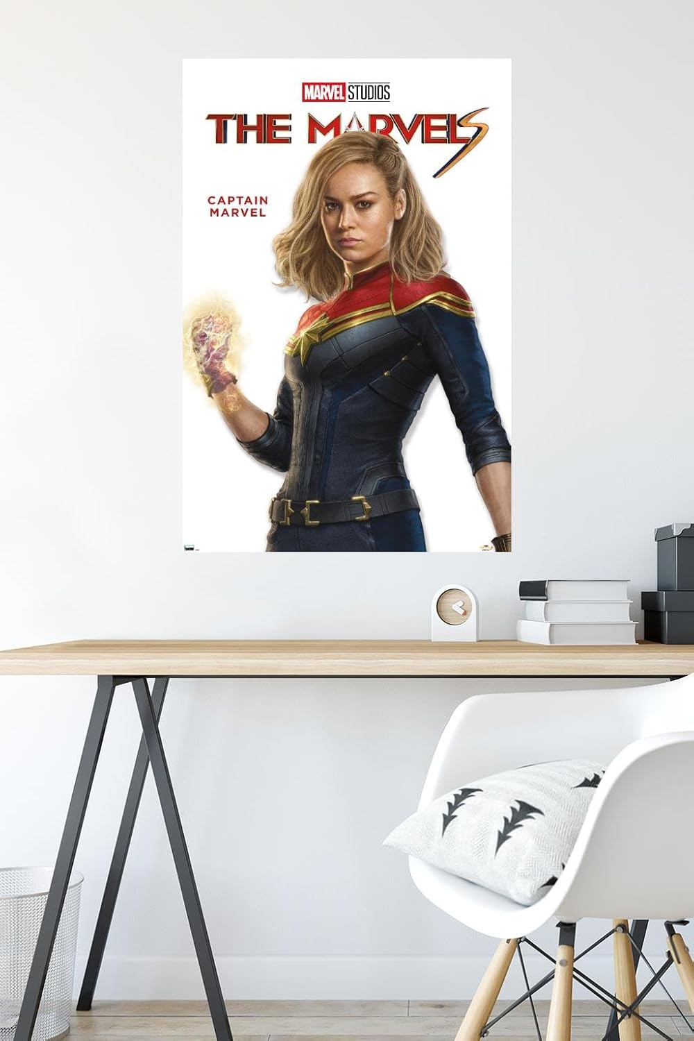 Trends International Marvel The Marvels – Póster de pared de la serie Capitán Marvel Feature Series, 22.37 x 34.00 pulgadas, paquete de póster y