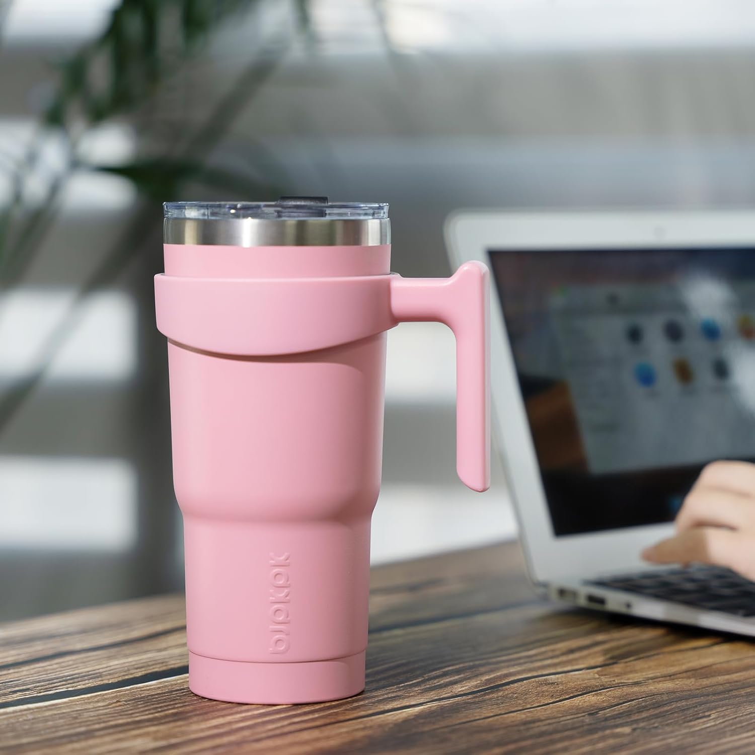 BJPKPK Vaso con asa de acero inoxidable de 20 onzas, con aislamiento de doble pared, con tapa y pajita, color rosa claro