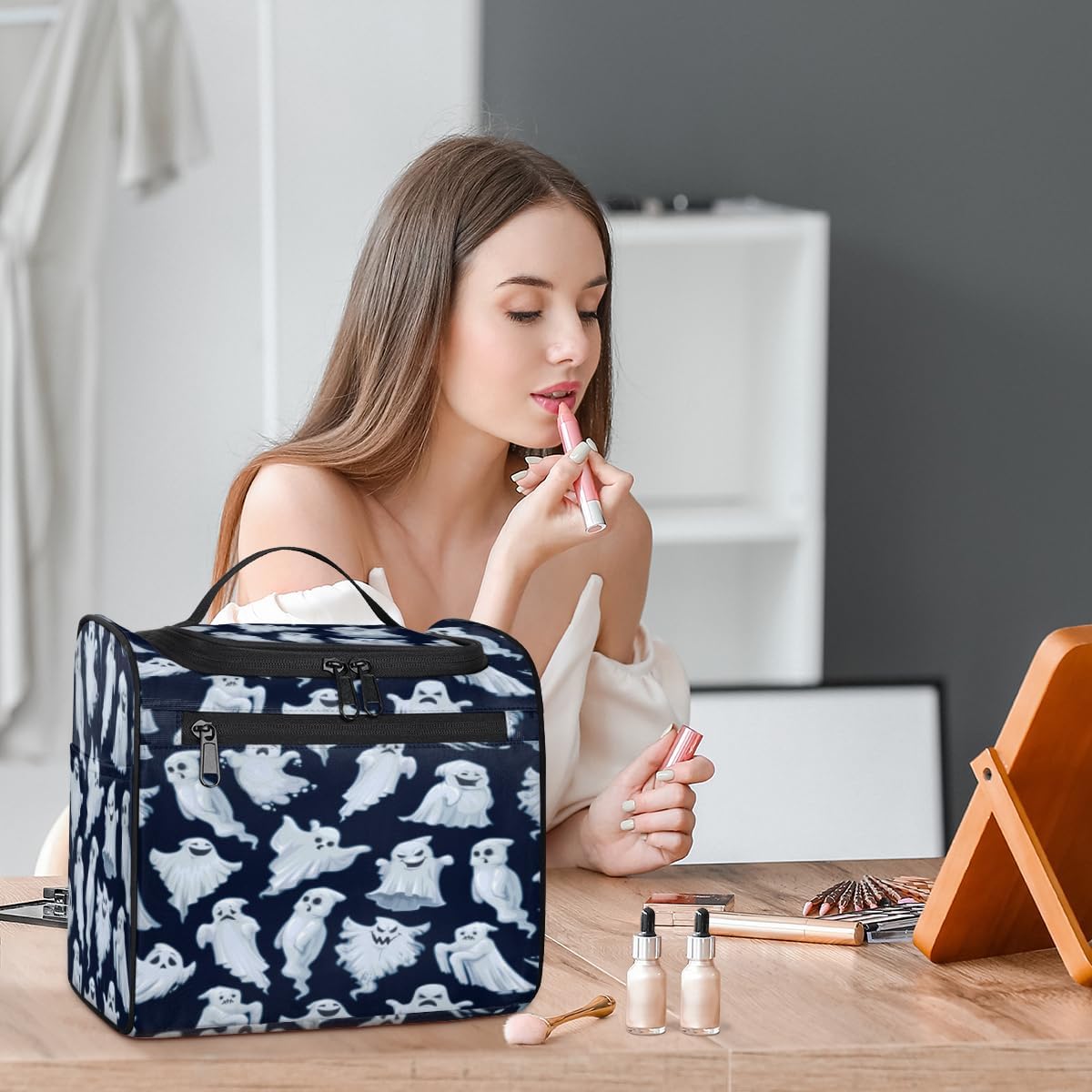 The Halloween Funny Texture Toiletry Bag for Women Travel Makeup Organizer with Hanging Hook Traveling Cosmetic Bags for Toiletries Accessories