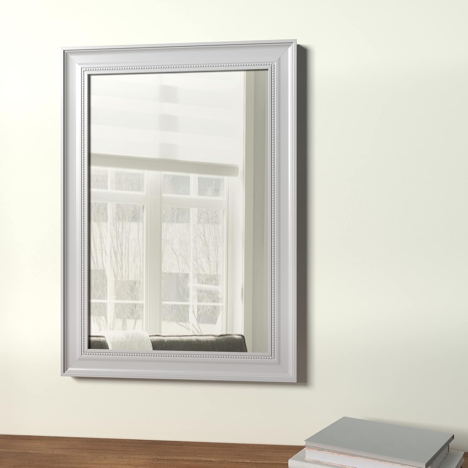 Tienda Basics Espejo rectangular para montaje en pared, 20 x 28 pulgadas, borde decorativo, blanco