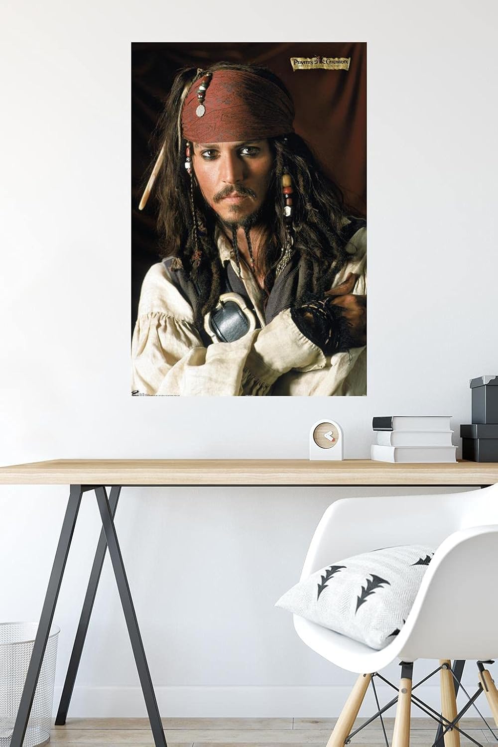 Trends International Disney Pirates Black Pearl – Póster de pared con retrato de Johnny Depp, 22.375 x 34 pulgadas, versión premium sin marco