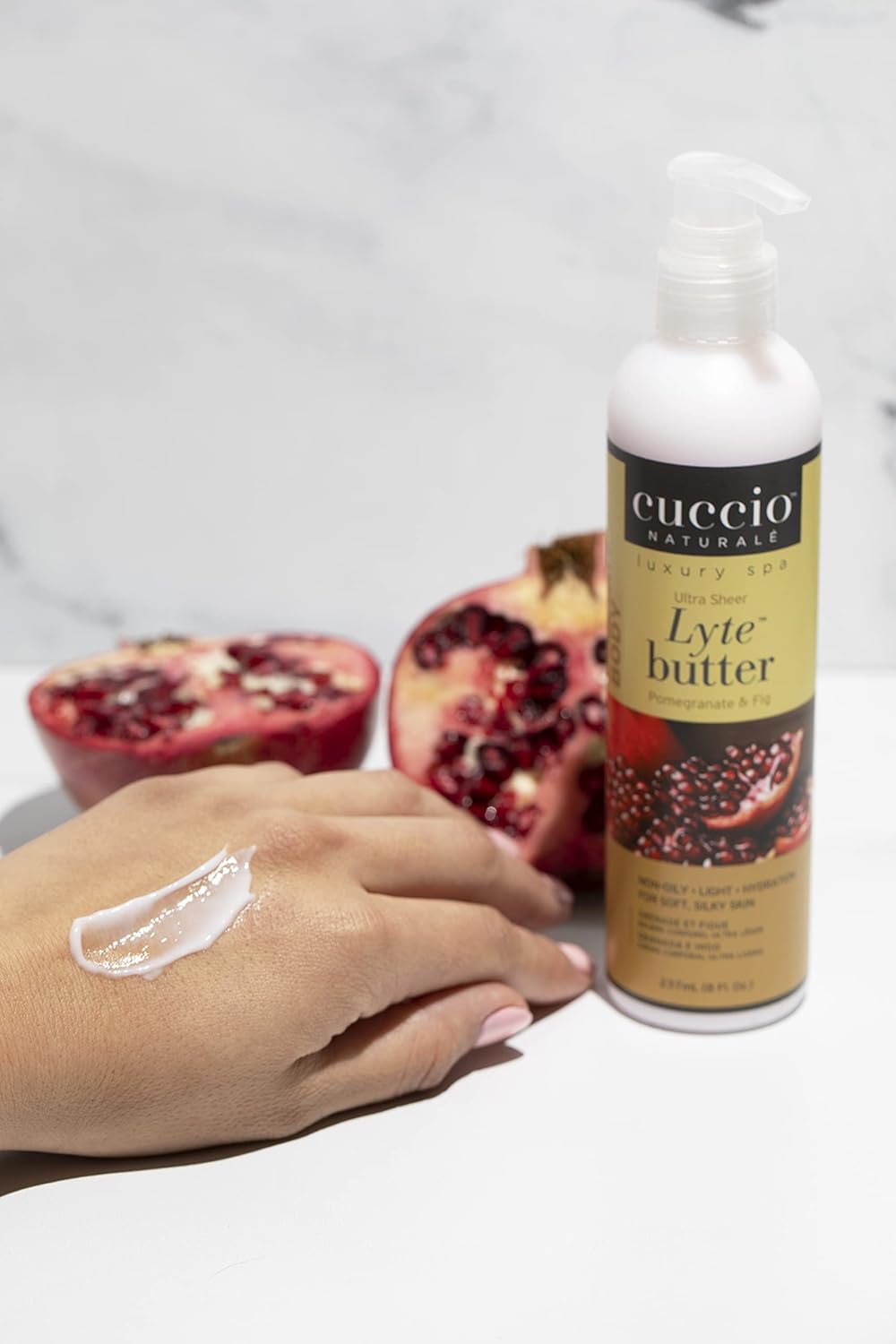 Cuccio Naturale Lyte – Mantequilla corporal ultra transparente, crema hidratante perfumada reponedora, hidratación profunda para reparar la piel