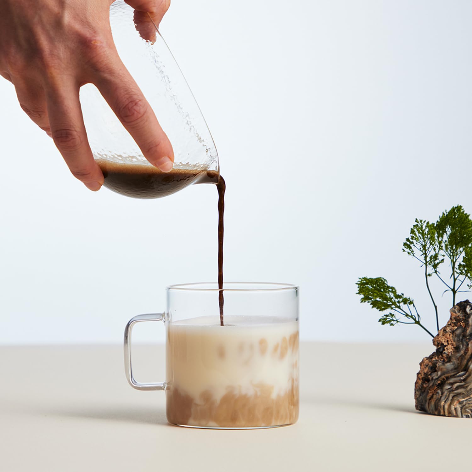 Matchaful – Houjicha Powder – Té verde tostado orgánico. Suave y terroso con notas de degustación de café, arroz inflado, cacao. Disfruta caliente o