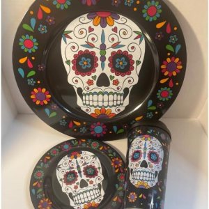SCR8VE – Juego de plato, platillo y vaso del Día de los Muertos, plato decorativo para aperitivos y aperitivos con calavera de azúcar, platos SCR8VE – Juego de plato, platillo y vaso del Día de los Muertos, plato decorativo para aperitivos y aperitivos con calavera de azúcar, platos