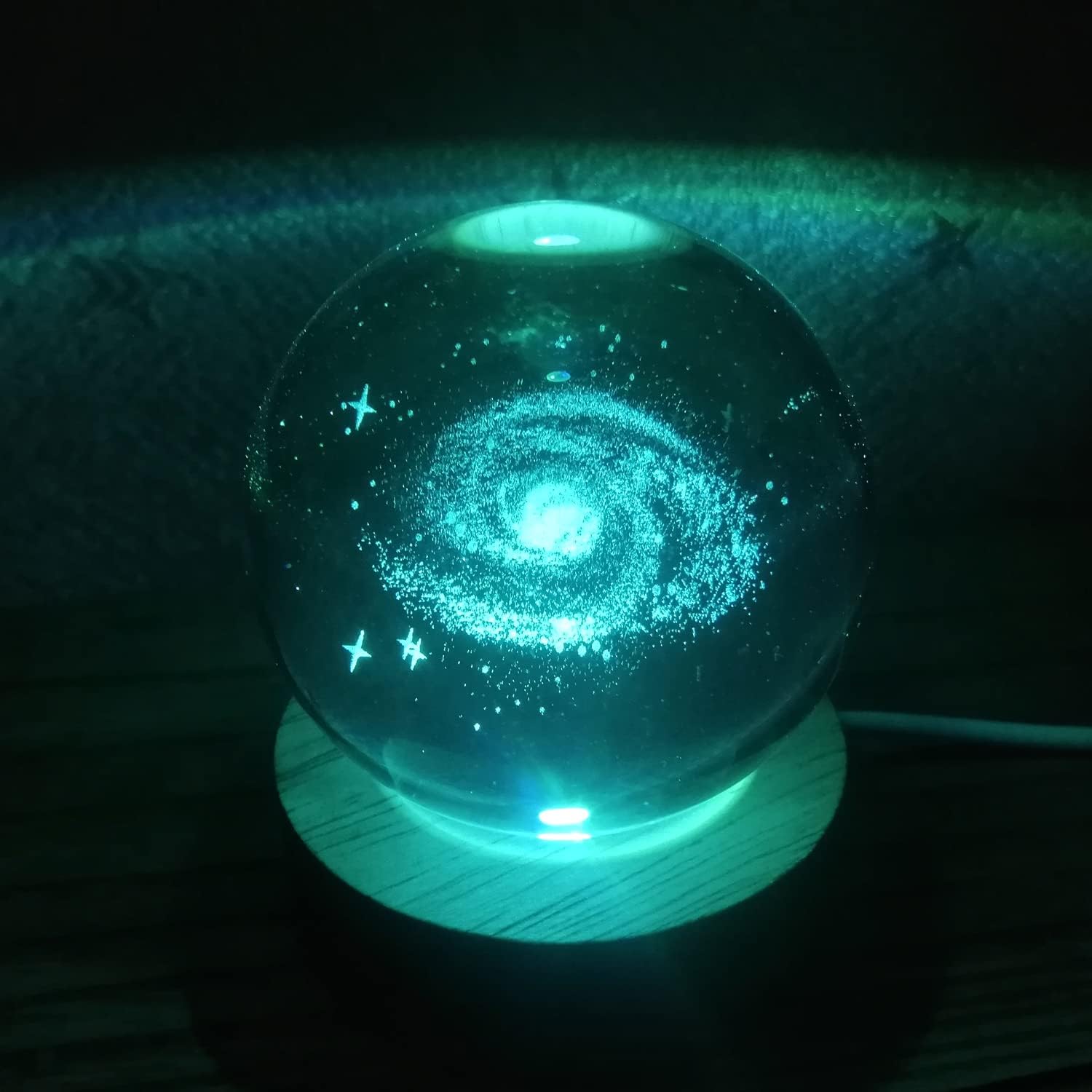 Gosyfeti Luz nocturna de bola de cristal 3D con base de madera, lámpara nocturna de bola de galaxia con control remoto de 16 colores, luz decorativa