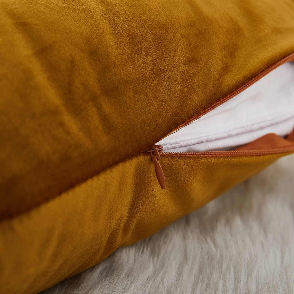 Juego de 2 fundas de almohada decorativas de terciopelo suave y grueso de 20 x 20 pulgadas para sofá, cama, silla, amarillo dorado