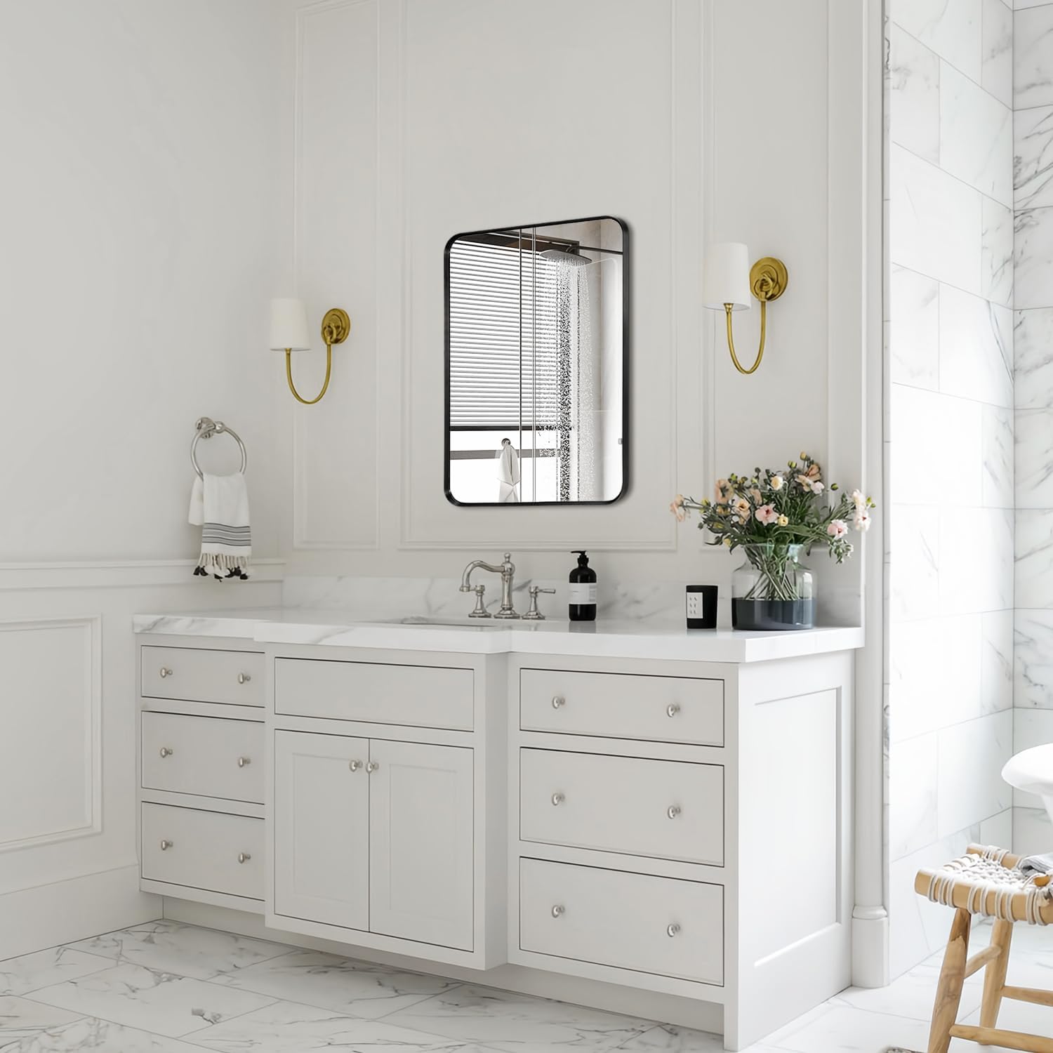 Espejo pequeño para montaje en pared, espejo rectangular de maquillaje de esquina redondeada con marco de metal negro cepillado para baño,