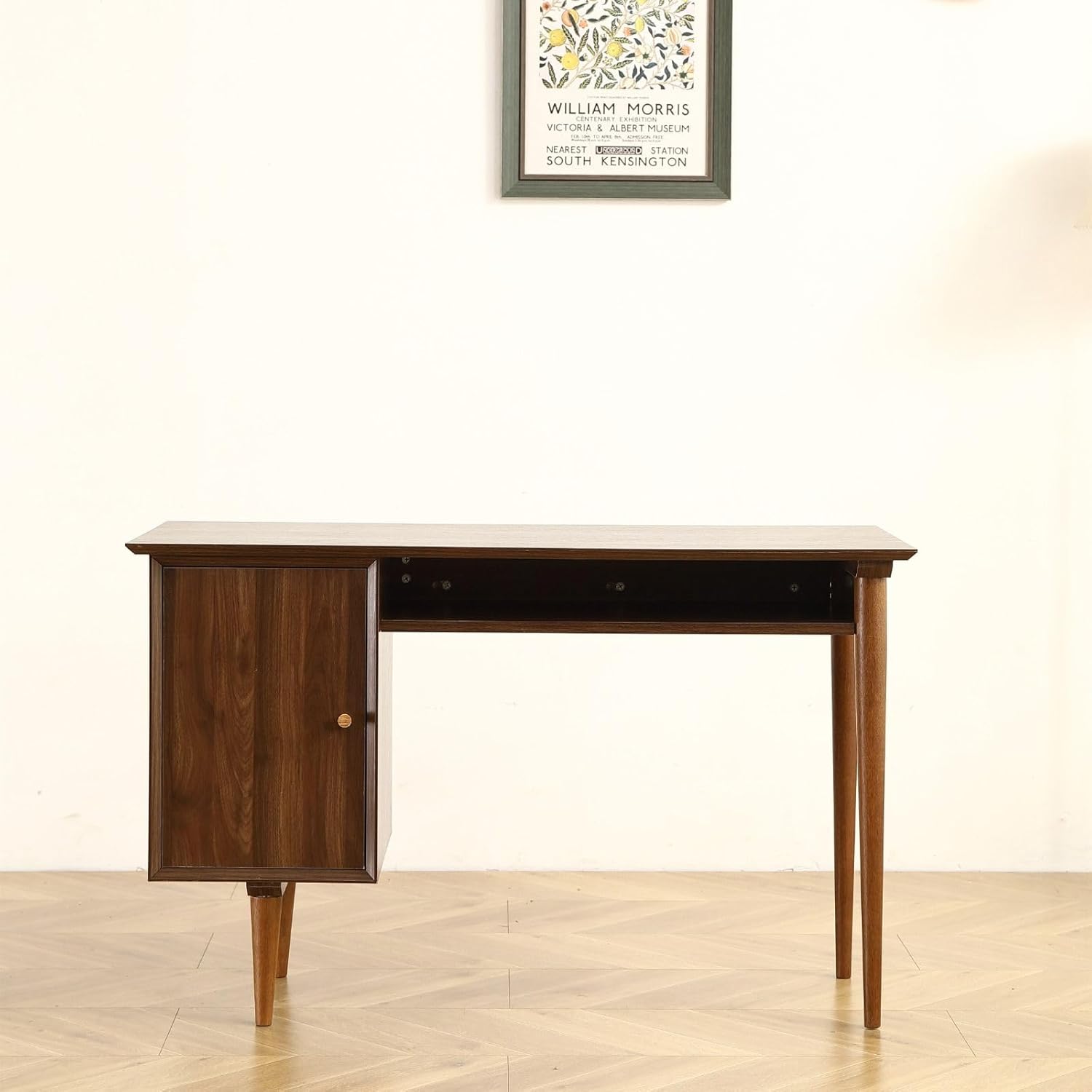 FRITHJILL Escritorio pequeño de 47.24 pulgadas con acabado moderno de nogal y patas de madera maciza, ideal para uso doméstico y oficina