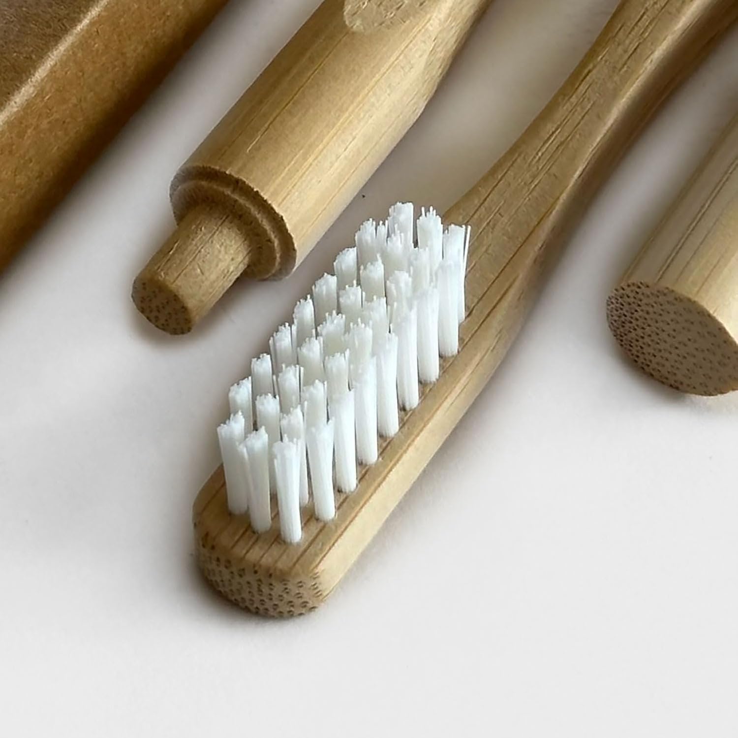 raxtup Cepillos de dientes de bambú natural biodegradables ecológicos con 1 cabezal de cepillo de bambú reemplazable, cerdas suaves para dientes de