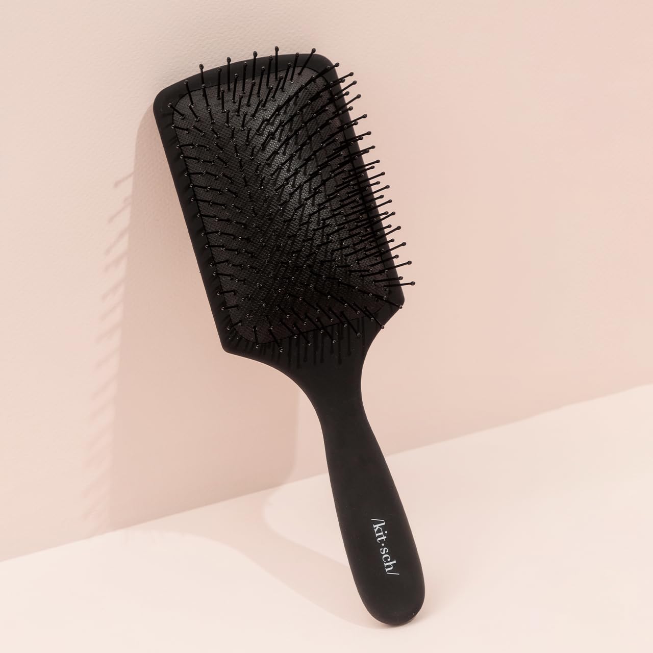 Kitsch Cepillo de paleta para secar con secador, cepillo para cabello grueso o fino, cepillo para mujeres con cerdas de nailon, cepillo desenredante