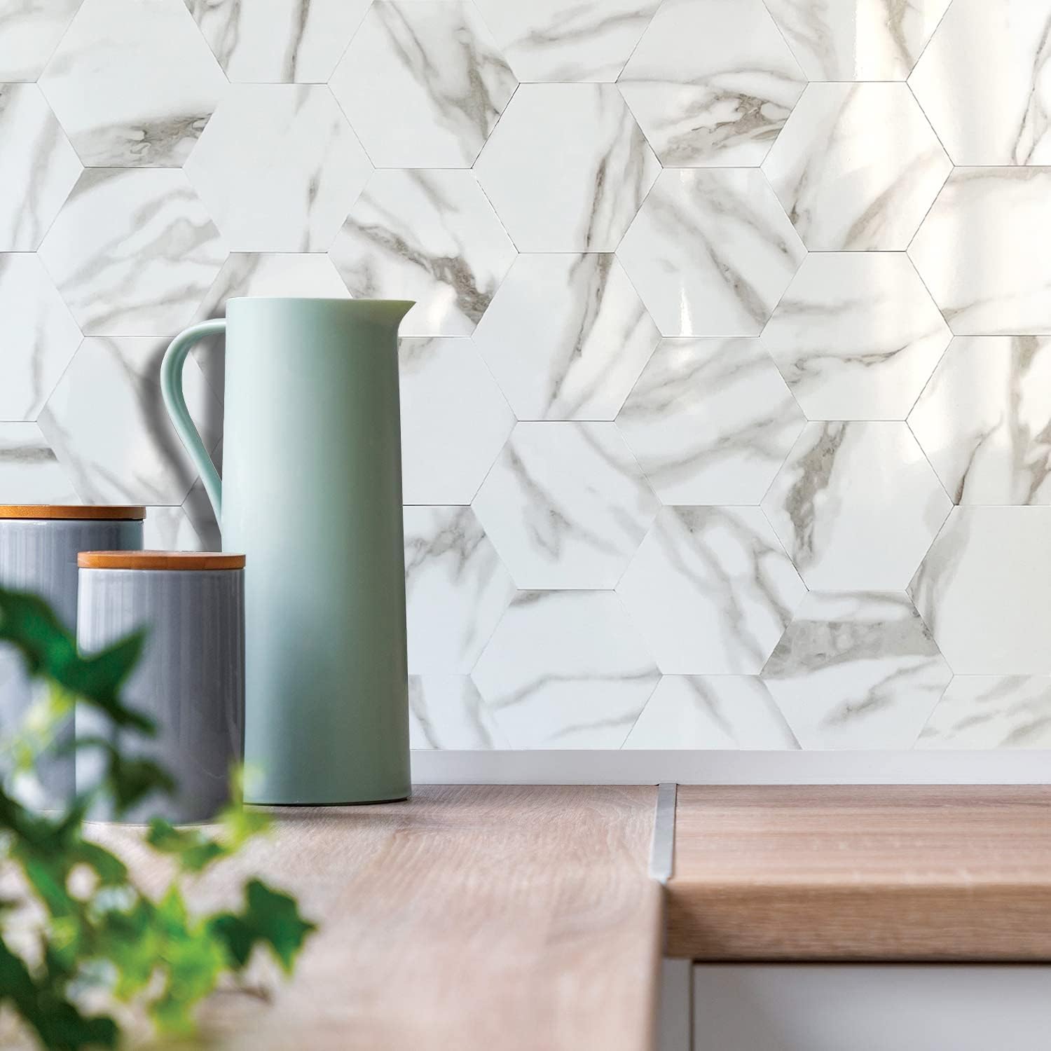 AULIGET 72 piezas de azulejos hexagonales para despegar y pegar, diseño de mármol blanco pulido para cocina, azulejos de PVC para despegar y pegar
