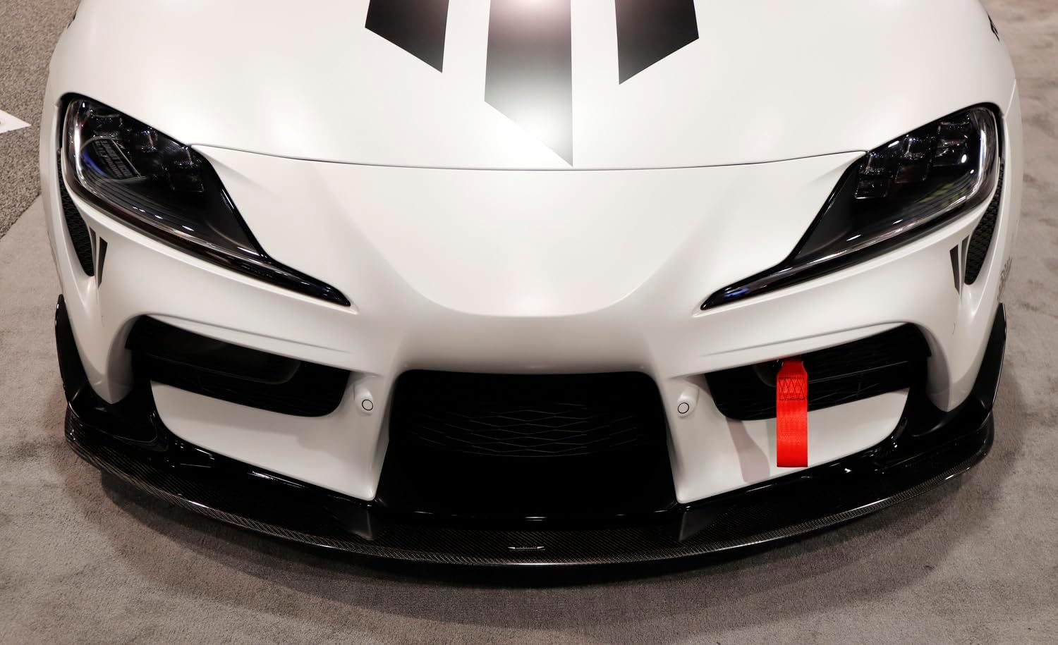iJDMTOY Juego de correa de gancho de remolque de carreras de alta estética roja compatible con Toyota Supra GR 2020 en adelante, hecha de varilla de