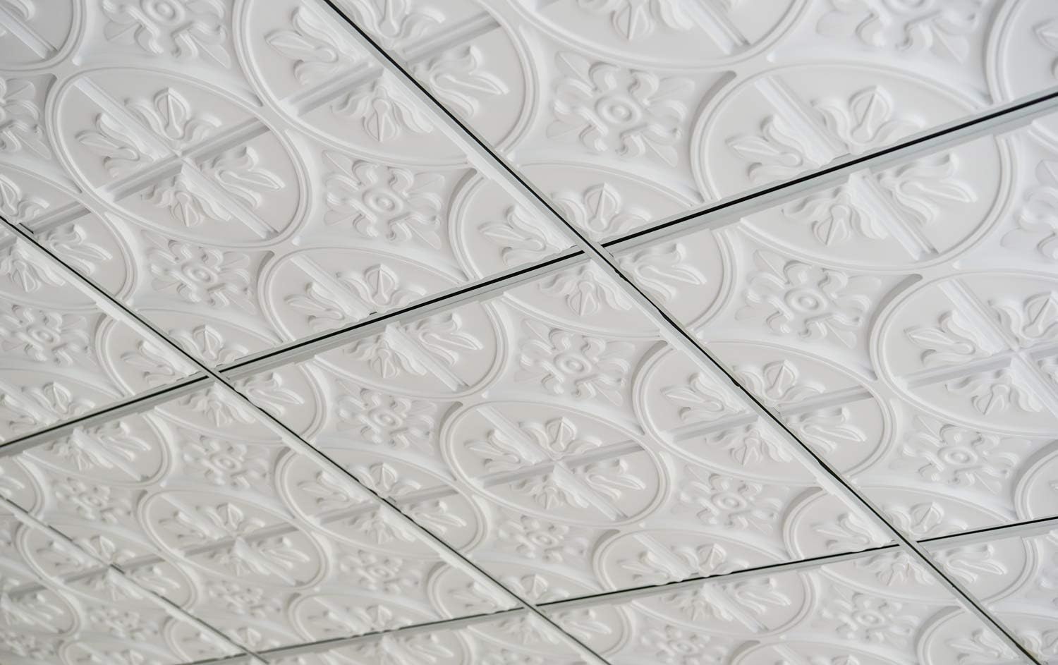 Art3d Azulejos de techo de caída 2×2, panel de techo con pegamento, estilo clásico de lujo en blanco