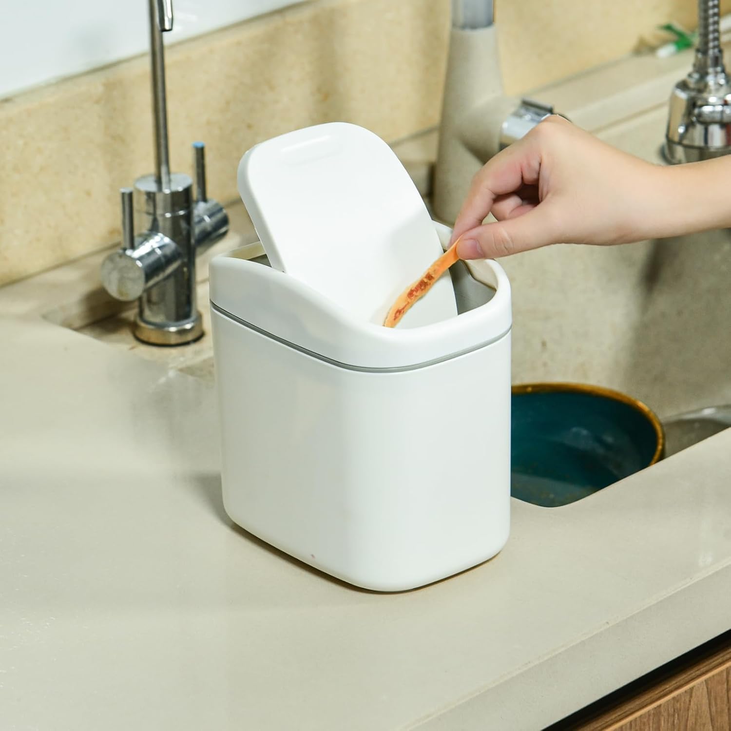 Basurero de plástico de 3 l0.8 galones, mini bote de basura de escritorio con tapa superior giratoria, pequeñas tapas extraíbles, moderno blanco