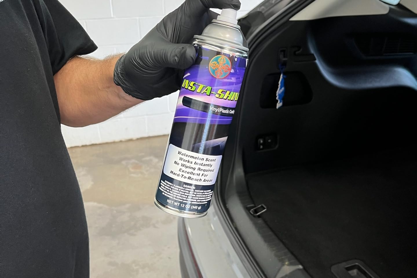 Vehículo interior – Auto – Restaurador de plástico, goma y molduras de alto brillo, aroma a sandía, resistente al agua, brillo instantáneo (paquete