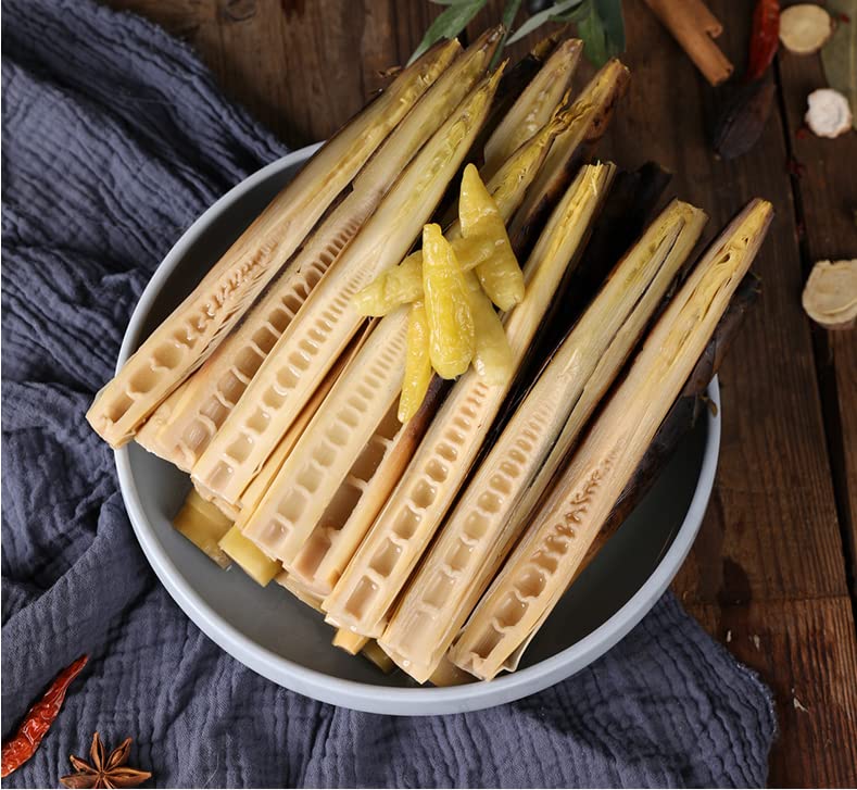 Brotes de bambú pelados a mano, brotes de bambú crujiente de pimienta en escabeche, brotes de bambú de pimienta de montaña fresca, aperitivo picante