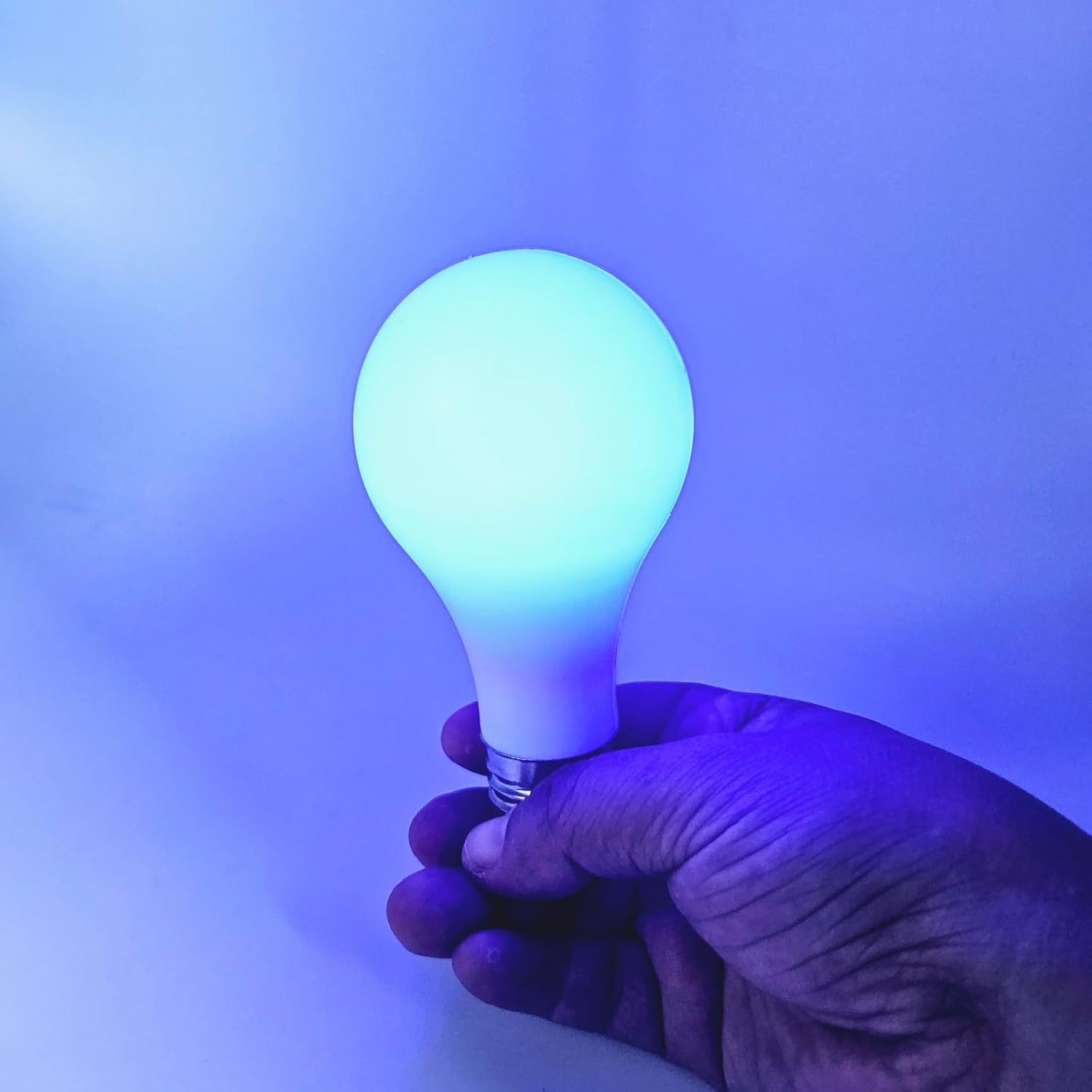 Magic 2 unids LED lámpara mágica botón modelo resplandor en la mano truco mágico truco batería bombilla para niños adultos azul E27 A60 1watt
