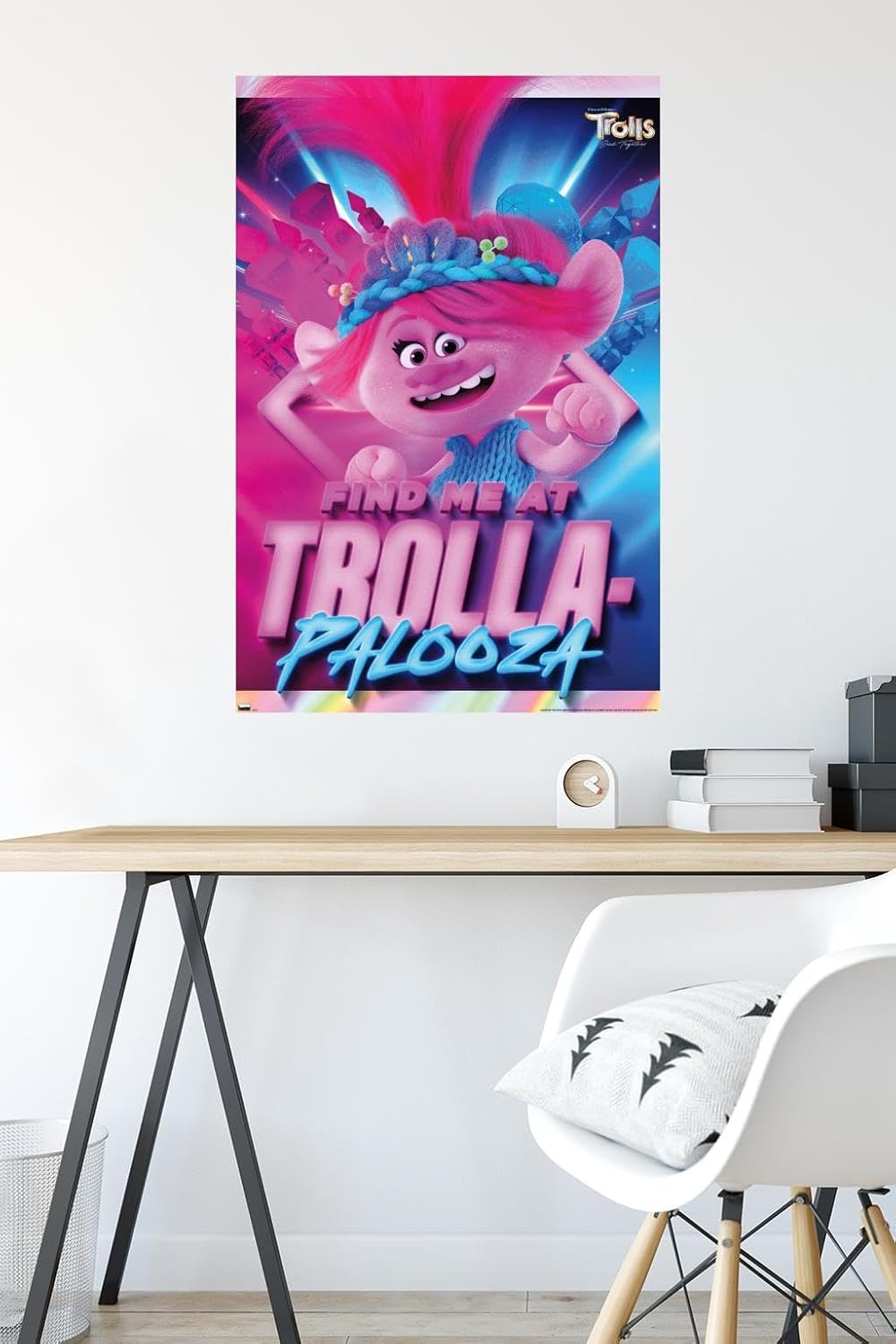 Trends International Trolls Band Together – Póster de pared de amapola, 22.37 x 34.00 pulgadas, versión premium sin marco