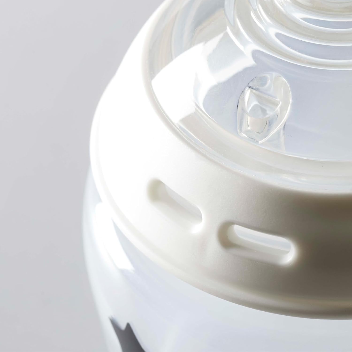 Tommee Tippee Closer to Nature – Biberones de flujo lento extra con boquilla similar a un pecho y válvula anticólicos (5 onzas, 2 unidades)
