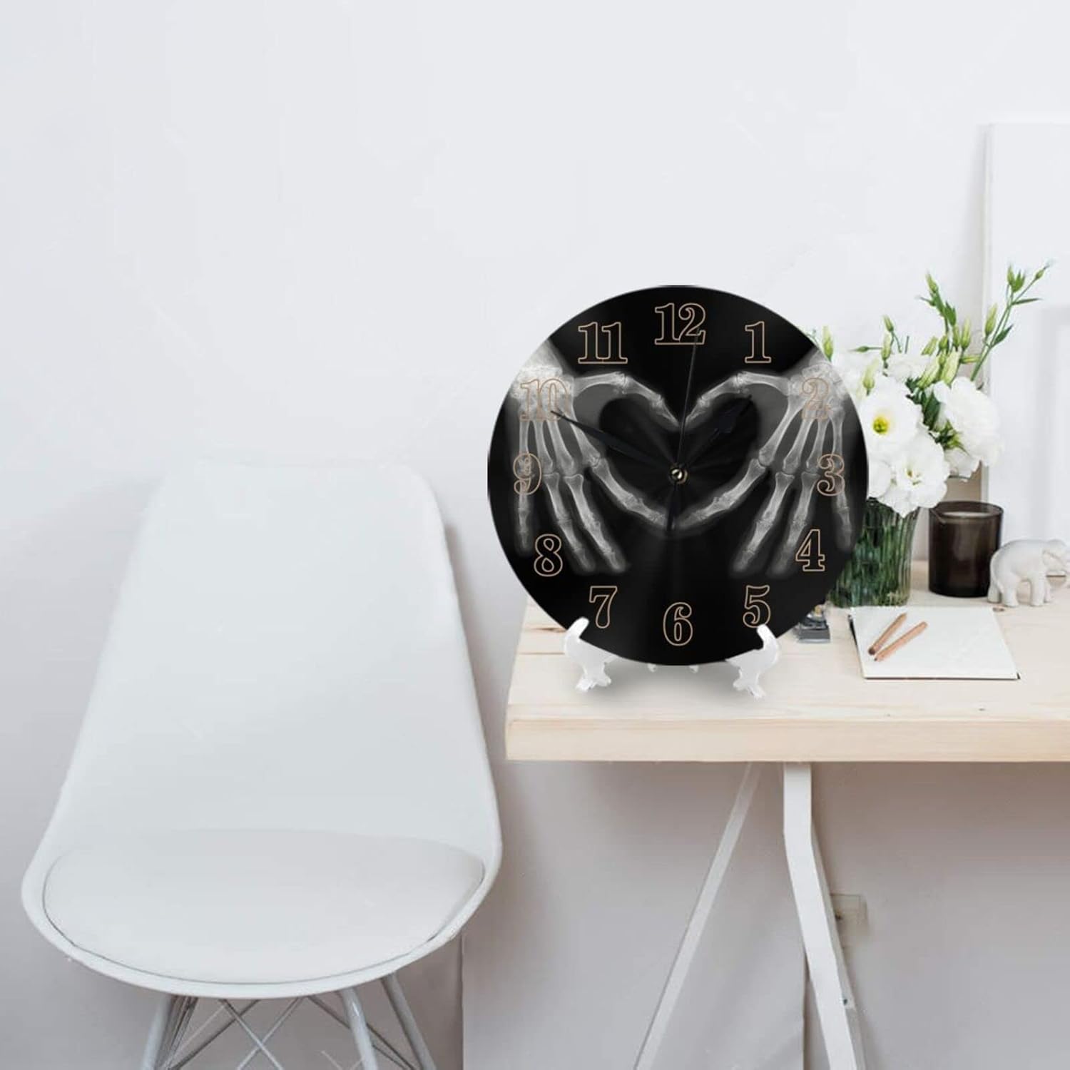 Reloj de pared decorativo redondo con forma de huesos de manos y corazón blanco, con diseño médico, redondo, silencioso, sin tictac, funciona con