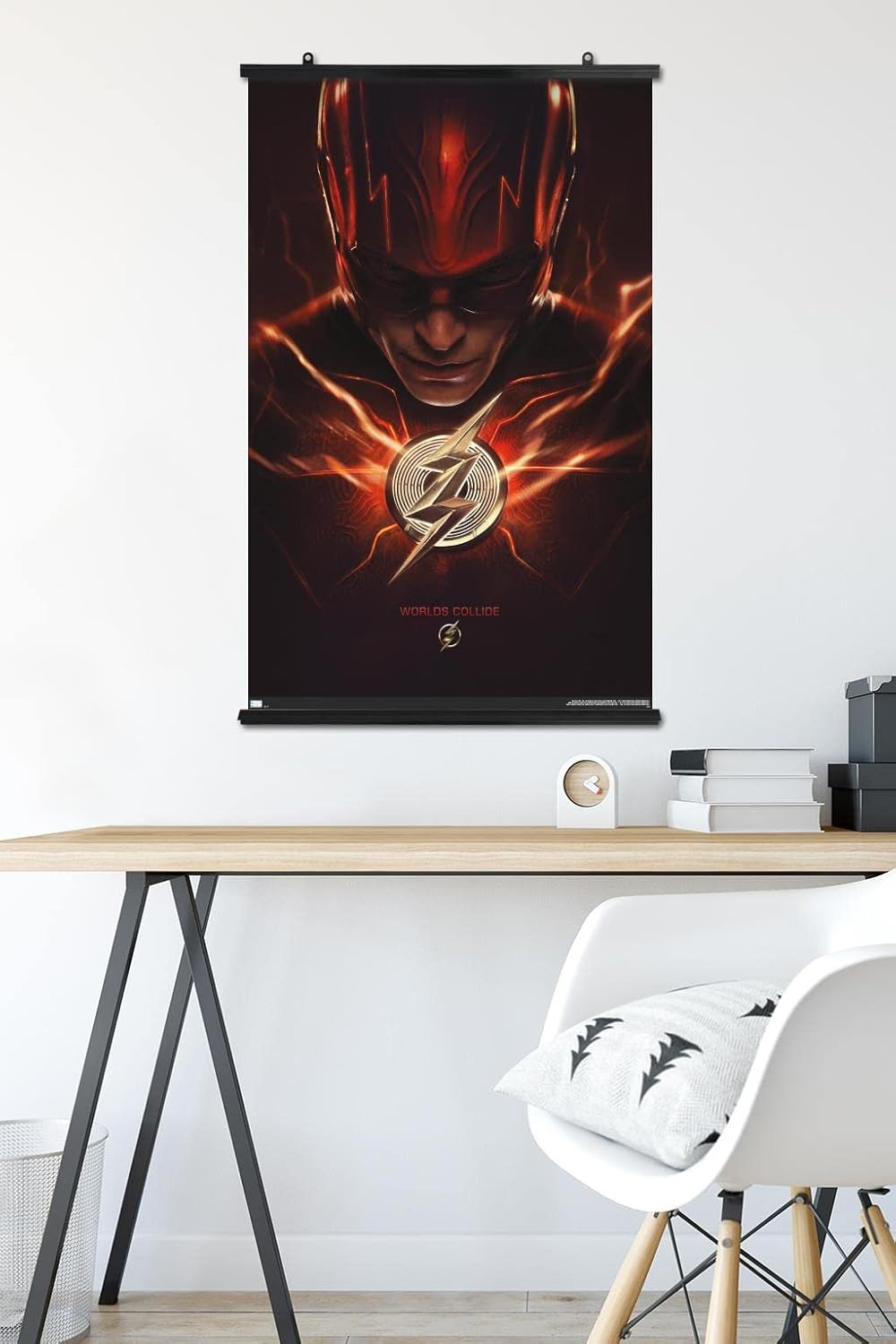 Trends International DC Comics Movie The Flash – Póster de pared de una hoja, 22.37 x 34.00 pulgadas, paquete de póster y clip
