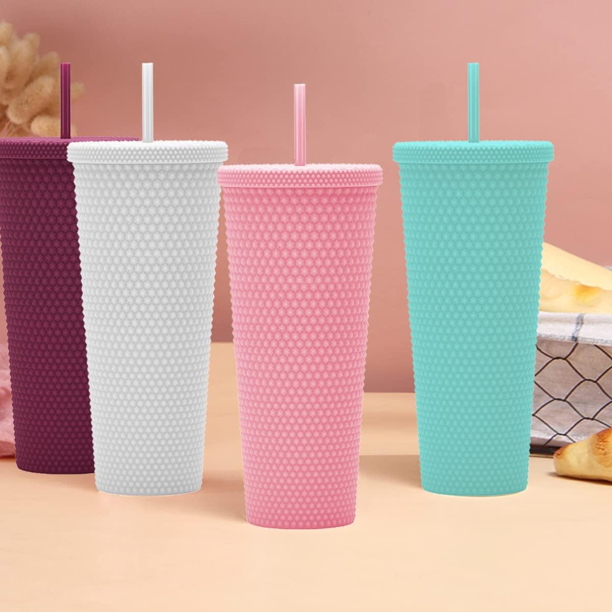 Vaso con tachuelas de 24 onzas. Vaso con tachuelas negras mate con tapa y pajita. Vaso de viaje reutilizable con aislamiento de doble pared. Vaso de