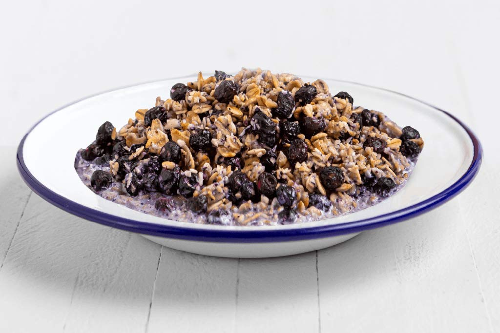 Mountain House Granola liofilizada con leche y arándanos #10 Caza de latas, camping, mochilero, alimentos respaldados por una garantía de sabor de