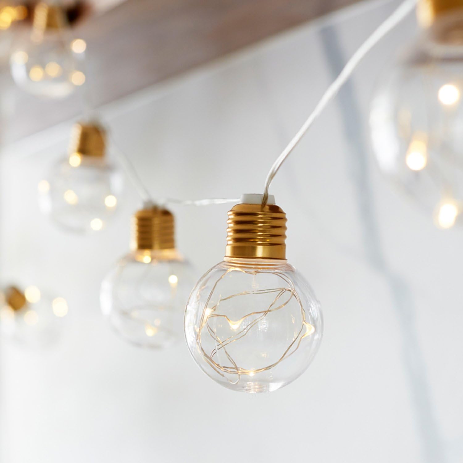 Lights4fun, Inc. – 10 bombillas G60 con pilas LED con accesorios de latón para uso en interiores y exteriores