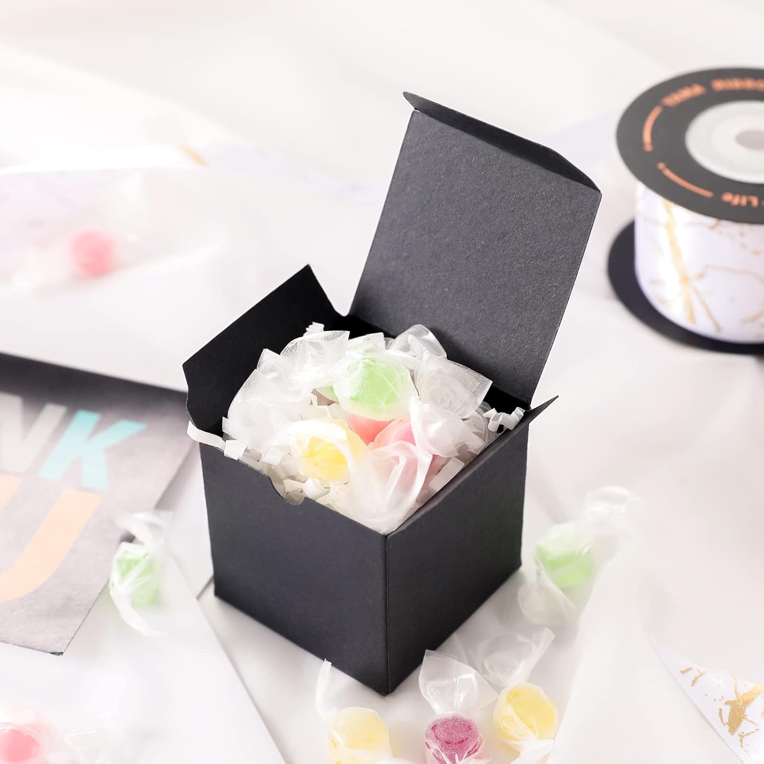 JINMING 50 cajas de regalo pequeñas de 2 x 2 x 2 pulgadas, cajas de regalo con tapas, cajas de regalo negras mate a granel para cupcakes, dulces,
