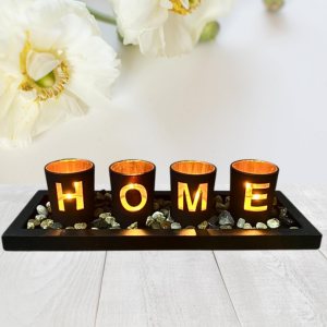 Centro de mesa decorativo para el hogar. El juego incluye 4 portavelas de cristal Centro de mesa decorativo para el hogar. El juego incluye 4 portavelas de cristal