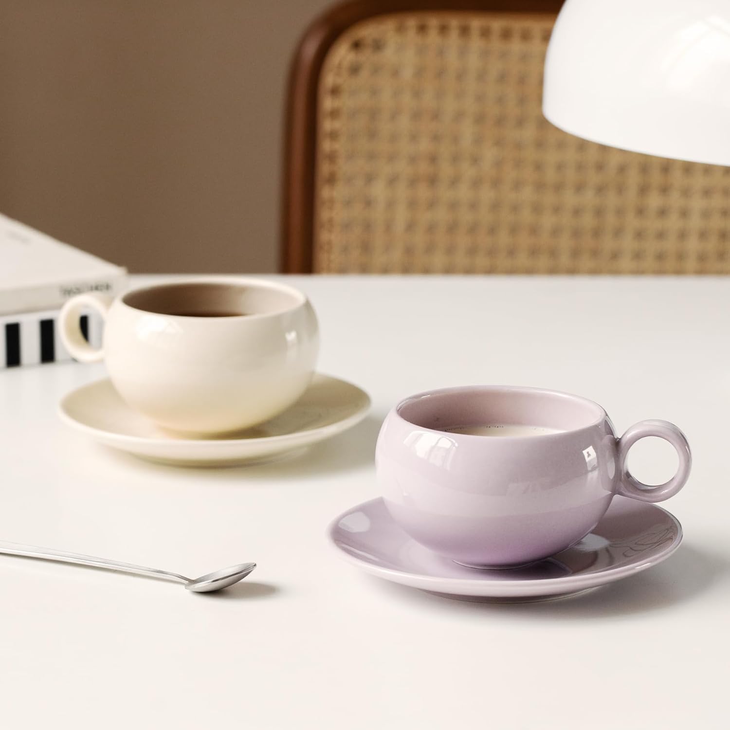 Taza de café de cerámica con platillo, 9 onzas para bebidas de café, café con leche, moca de café, leche y té (2 x crema + 2 x morado)