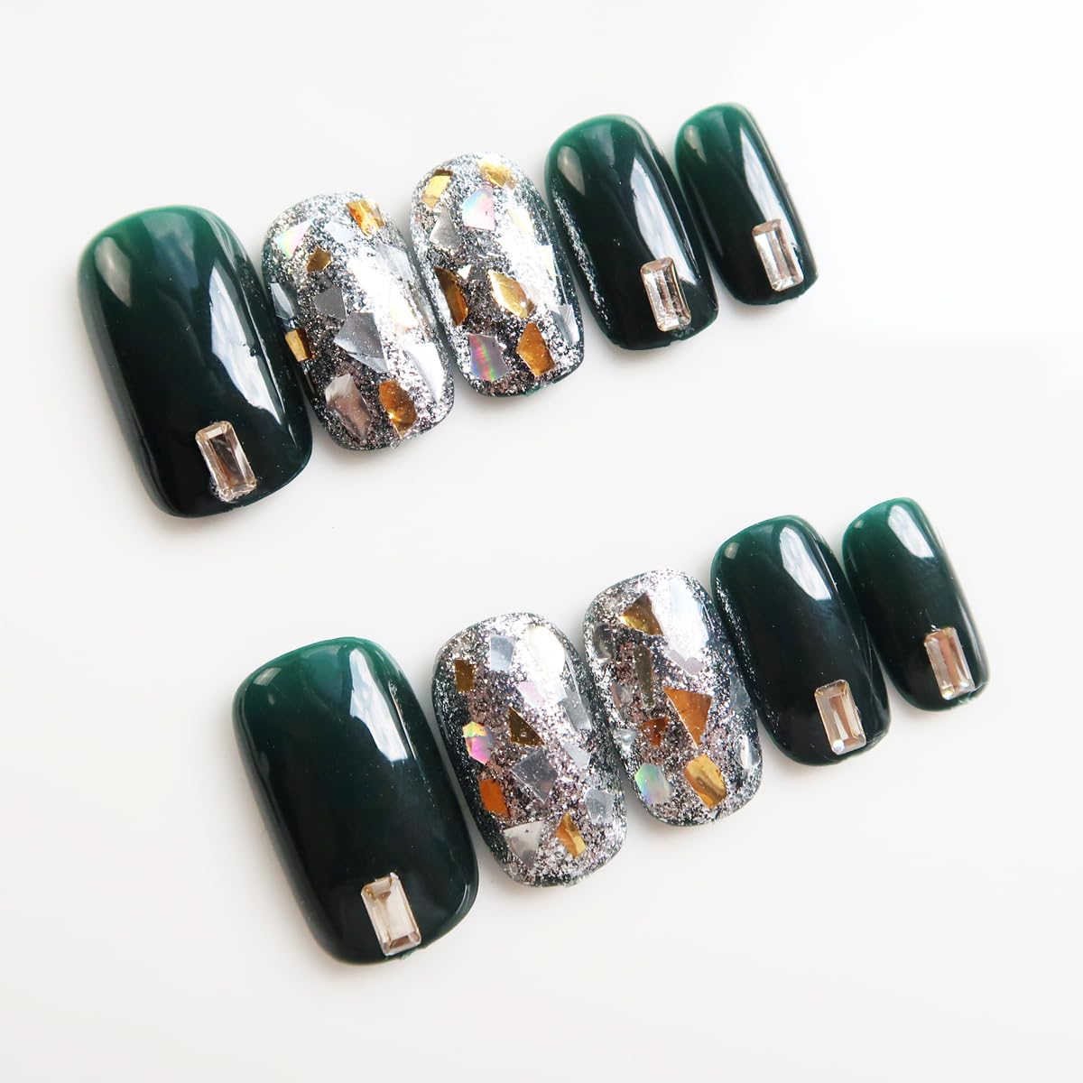 Uñas postizas cuadradas medianas para regalo de niñas  Kits de uñas postizas verde oscuro con diseño de diamantes de imitación, uñas postizas cortas