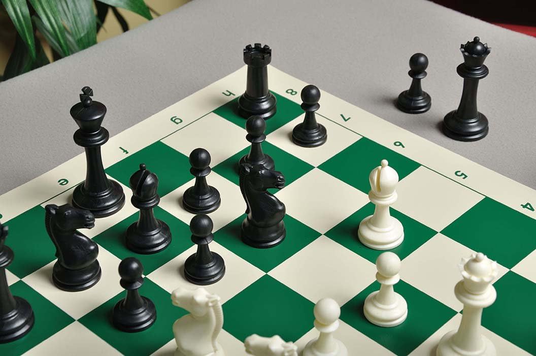La Casa De Series de Competencia del Staunton piezas de plásticojuego de ajedrez sólo3.75″ Blanco y Negro